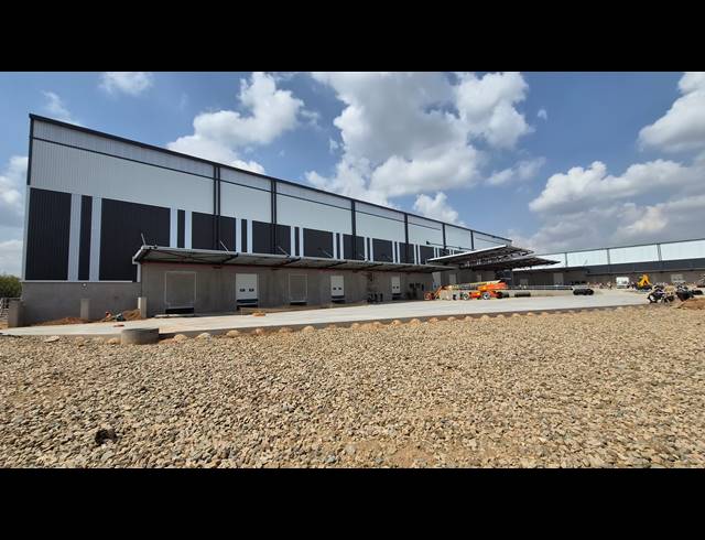 9,910M² WAREHOUSE TO LET IN JET PARK